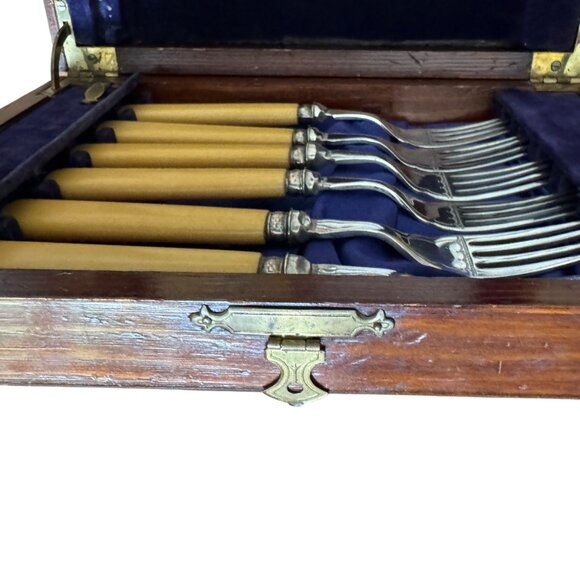 Vintage Fish Seafood Cutlery Set With Lined Box 6 Knives 6 Forks Etched Details - Picture 5 of 16